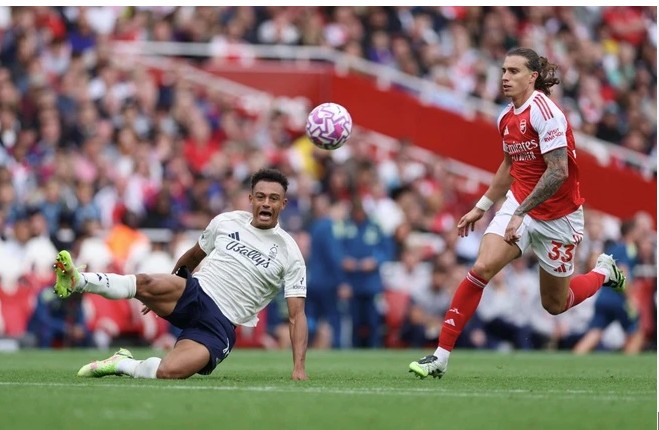 Calafiori có thể được xem là chân điều phối hay chuyền chọt hạng xịn được như Zinchenko