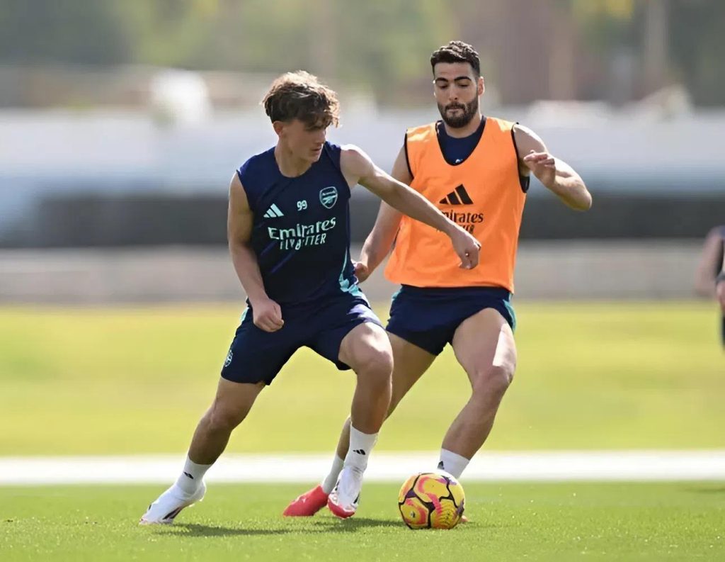 Các càu thủ Arsenal bị Max Dowman xỏ háng trong các buổi tập