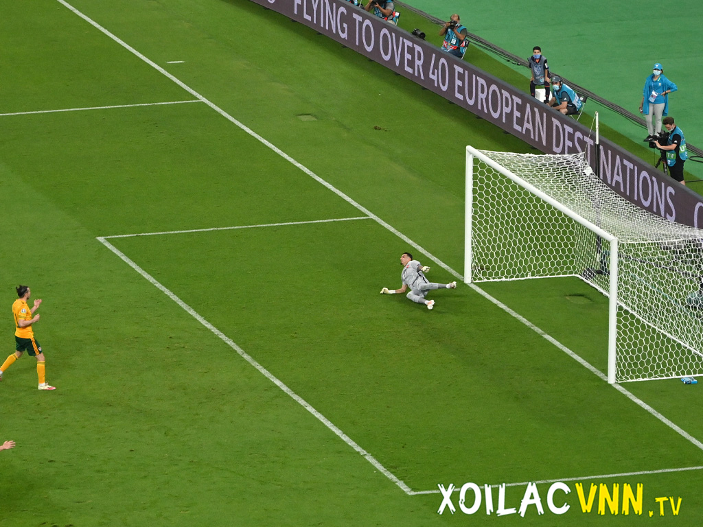 cau-thu-da-hong-phat-den