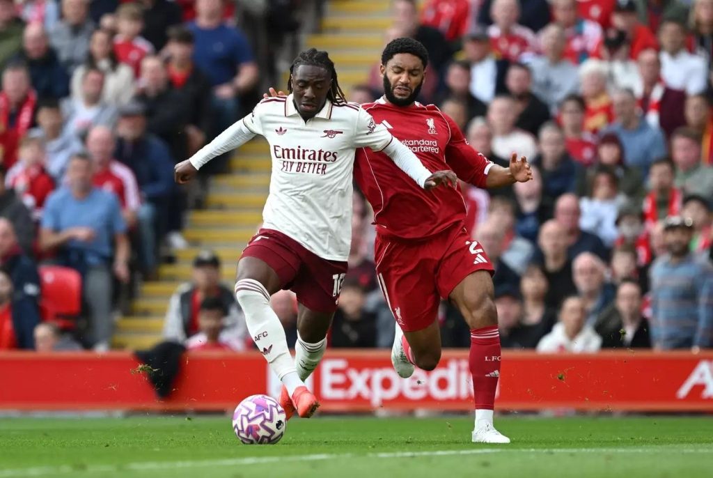 Eberechi Eze đang nhận được sự ủng hộ trên hàng công của Pháo thủ