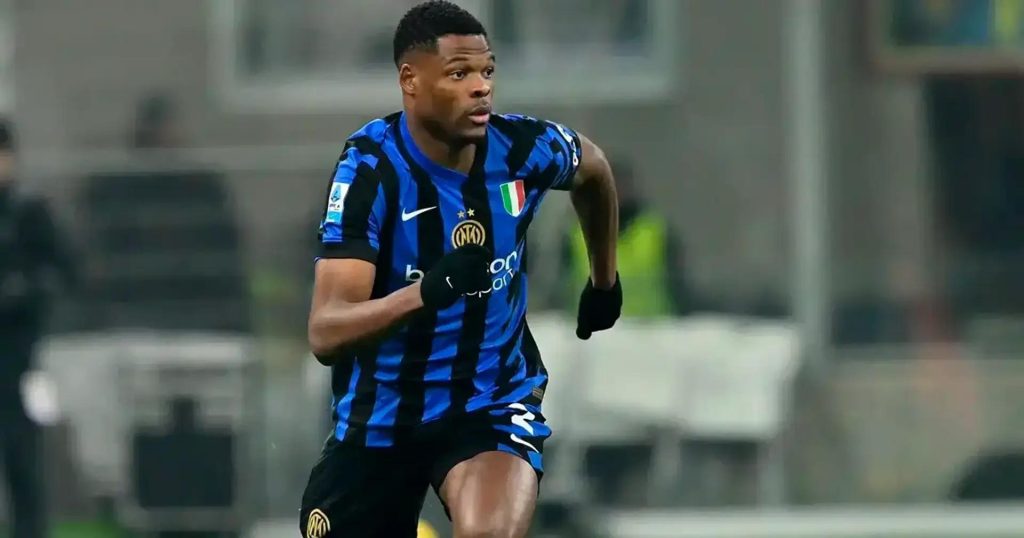 Denzel Dumfries được cho là muốn đến Ngoại hạng Anh chơi bóng